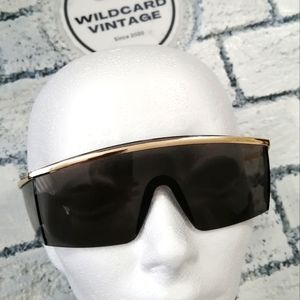 Vintage shield style sunglasses